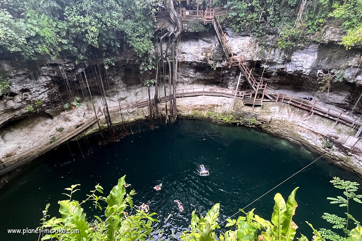 Tour und Ausflug zu der Sehenswürdigkeit einer Cenote bei Cancun
