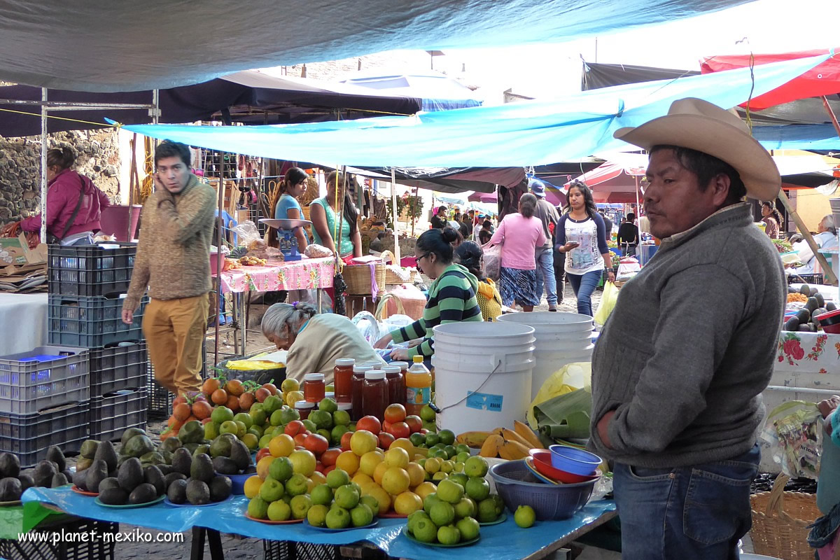 Verkäufer auf dem Markt und Tianguis von Malinalco