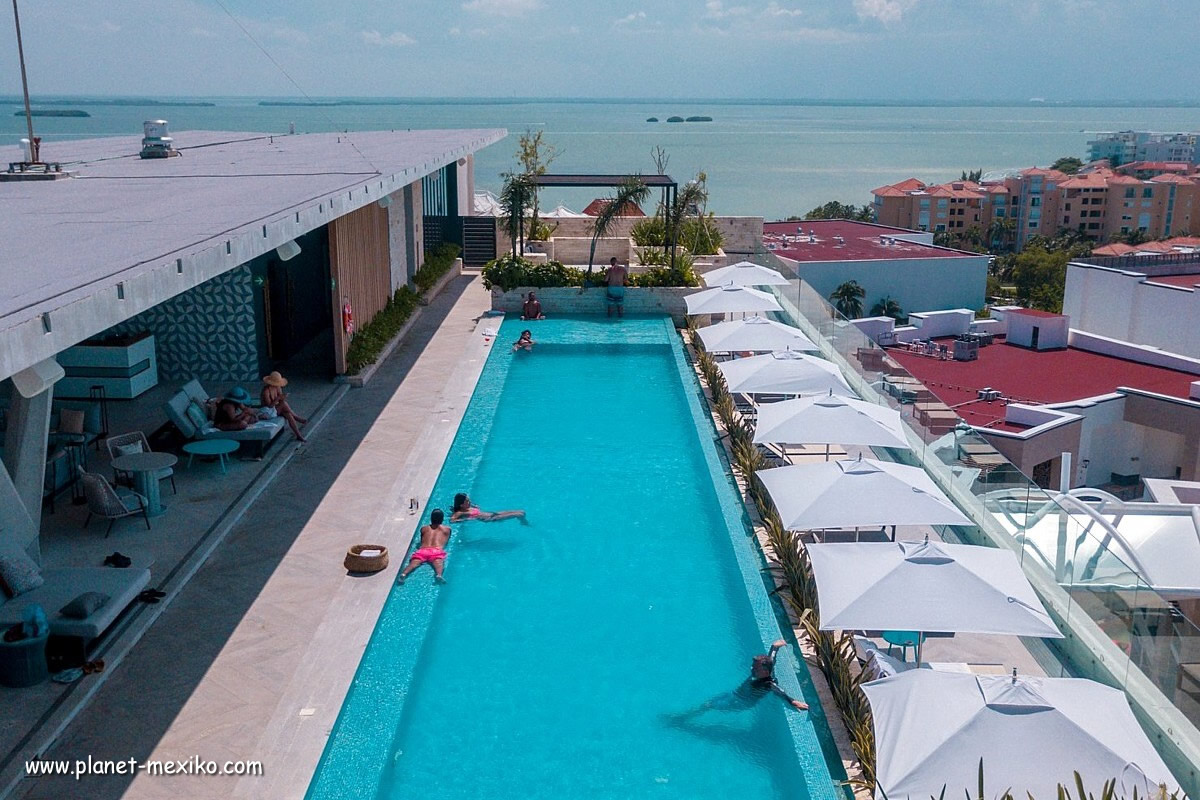 Wander Rooftop-Bar im Hotel Canopy by Hilton