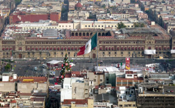 Hauptplatz Zócalo und der Nationalpalast Zócalo oder Plaza de la Constitución