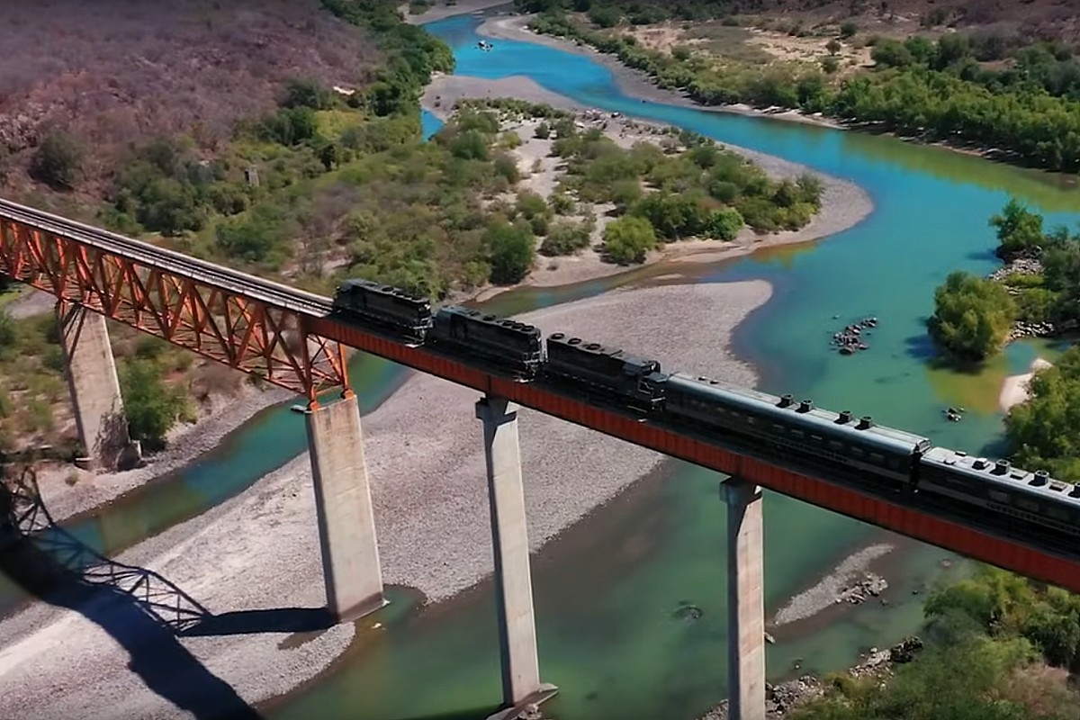 Zugreise Kupferschlucht im Bundesstaat Sinaloa